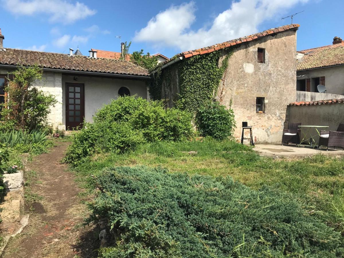 May'S Cottage Availles-Limouzine Bagian luar foto