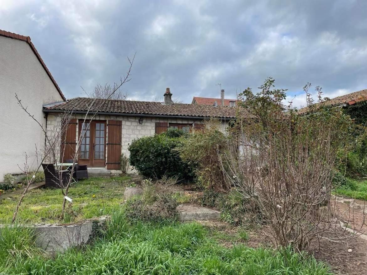 May'S Cottage Availles-Limouzine Bagian luar foto